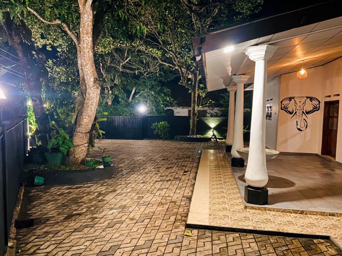 The Village Home Dikwella Luaran gambar