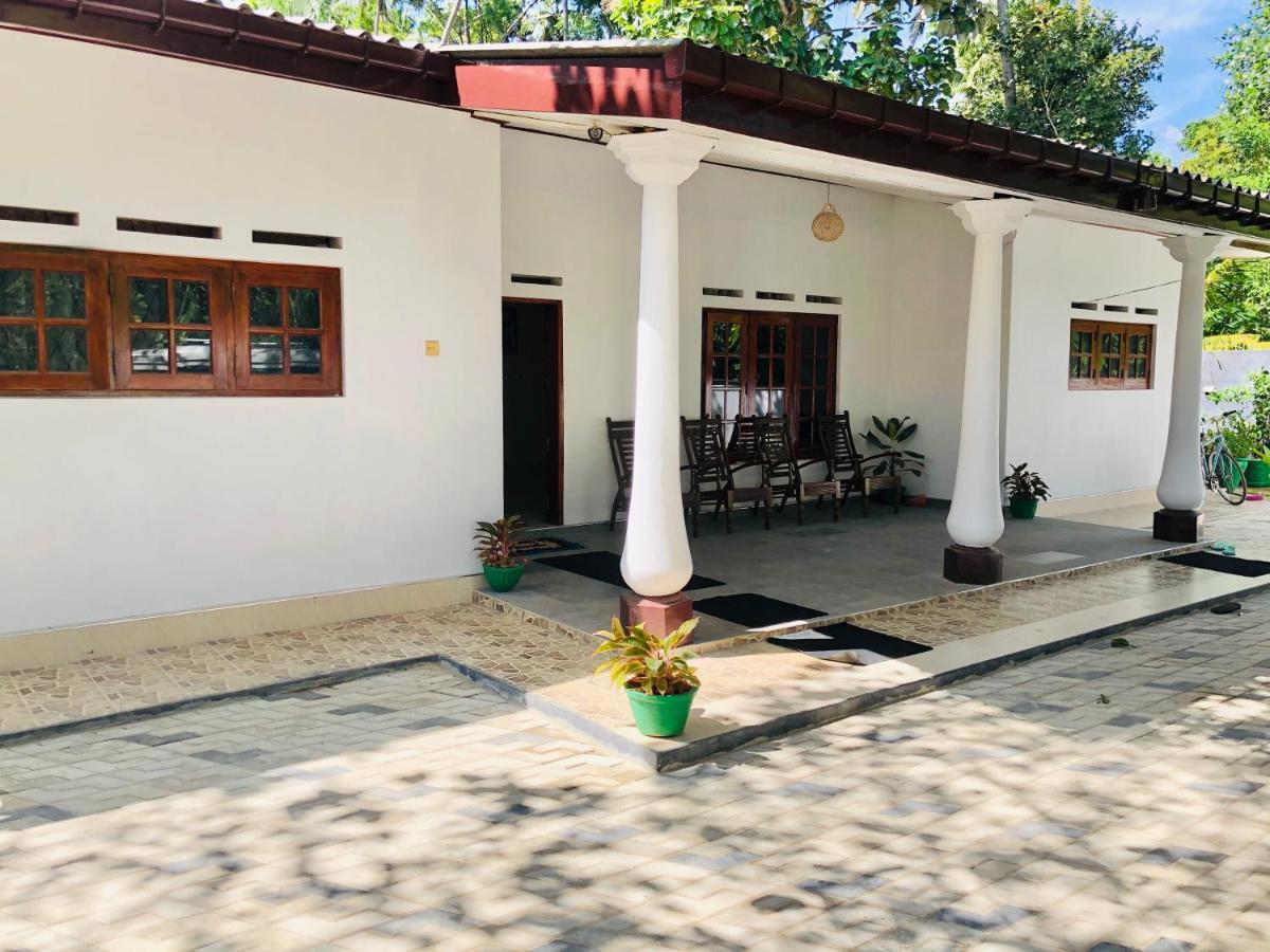 The Village Home Dikwella Luaran gambar