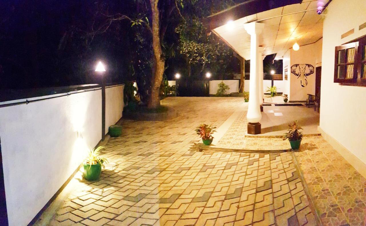 The Village Home Dikwella Luaran gambar