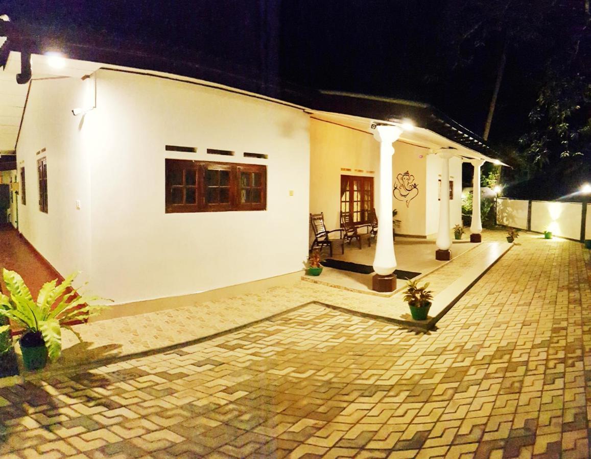 The Village Home Dikwella Luaran gambar