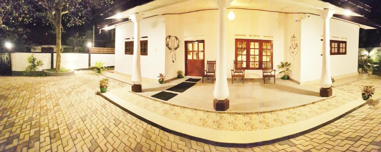 The Village Home Dikwella Luaran gambar